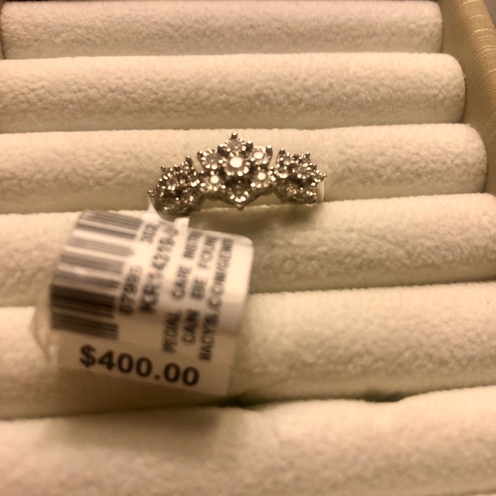 Bridge diamond ring